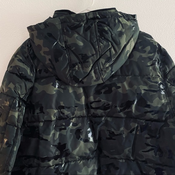 Guess Camo Print Hooded Puffer Jacket - Picture 9 of 12